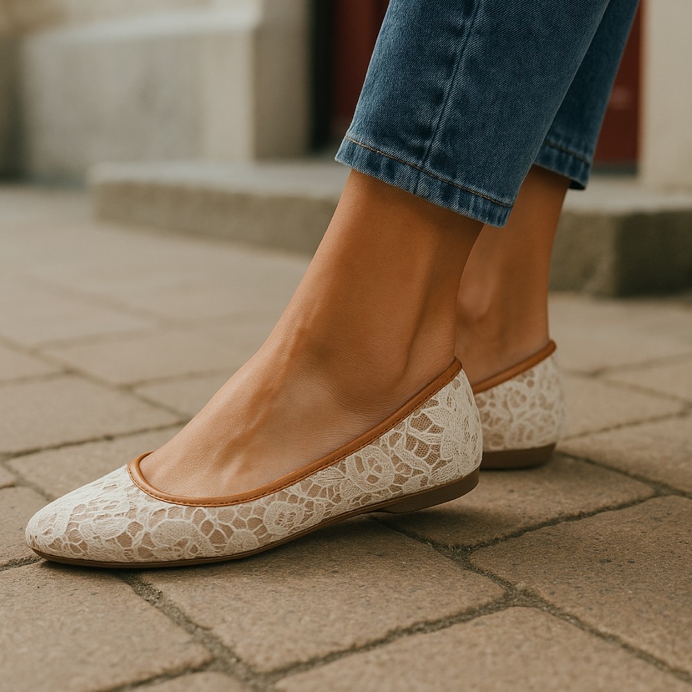 Vintage Arizona jeans co cream lace brown trim ankle straps flats! New